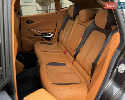 Серый Астон Мартин DBX 707, объемом двигателя 3.98 л и пробегом 11 тыс. км за 265000 $, фото 48 на Automoto.ua