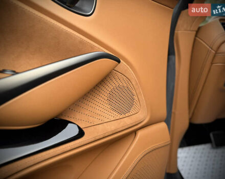 Серый Астон Мартин DBX 707, объемом двигателя 3.98 л и пробегом 11 тыс. км за 265000 $, фото 44 на Automoto.ua