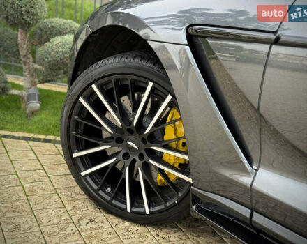 Серый Астон Мартин DBX 707, объемом двигателя 3.98 л и пробегом 11 тыс. км за 265000 $, фото 41 на Automoto.ua