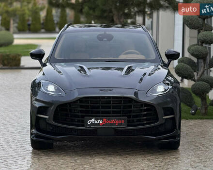 Серый Астон Мартин DBX 707, объемом двигателя 3.98 л и пробегом 11 тыс. км за 265000 $, фото 3 на Automoto.ua