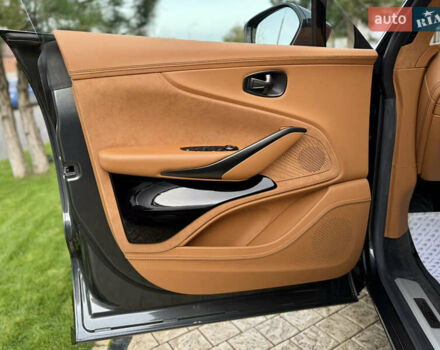 Серый Астон Мартин DBX 707, объемом двигателя 3.98 л и пробегом 11 тыс. км за 265000 $, фото 43 на Automoto.ua