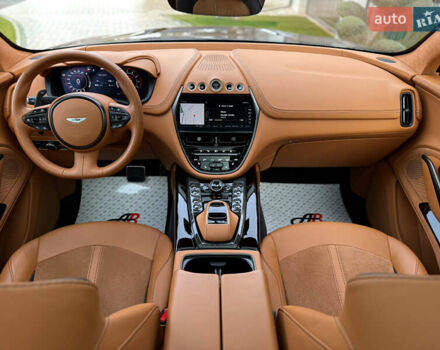 Серый Астон Мартин DBX 707, объемом двигателя 3.98 л и пробегом 11 тыс. км за 265000 $, фото 54 на Automoto.ua