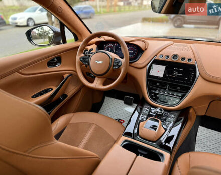 Серый Астон Мартин DBX 707, объемом двигателя 3.98 л и пробегом 11 тыс. км за 265000 $, фото 55 на Automoto.ua