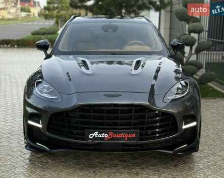 Серый Астон Мартин DBX 707, объемом двигателя 3.98 л и пробегом 11 тыс. км за 265000 $, фото 1 на Automoto.ua