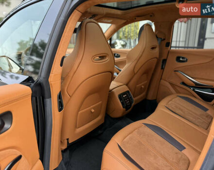 Серый Астон Мартин DBX 707, объемом двигателя 3.98 л и пробегом 11 тыс. км за 265000 $, фото 47 на Automoto.ua