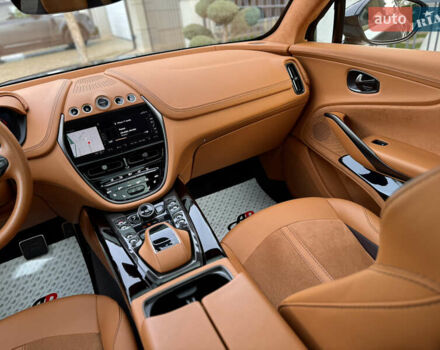 Серый Астон Мартин DBX 707, объемом двигателя 3.98 л и пробегом 11 тыс. км за 265000 $, фото 56 на Automoto.ua