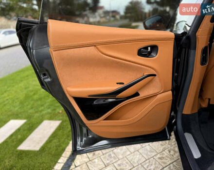 Серый Астон Мартин DBX 707, объемом двигателя 3.98 л и пробегом 11 тыс. км за 265000 $, фото 51 на Automoto.ua