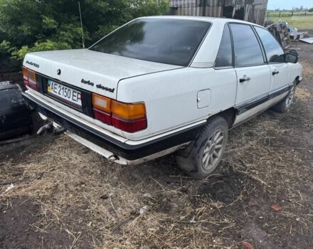 Белый Ауди 100, объемом двигателя 2 л и пробегом 400 тыс. км за 700 $, фото 1 на Automoto.ua