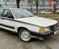 Белый Ауди 100, объемом двигателя 2 л и пробегом 249 тыс. км за 690 $, фото 1 на Automoto.ua