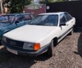 Белый Ауди 100, объемом двигателя 2.2 л и пробегом 173 тыс. км за 651 $, фото 1 на Automoto.ua