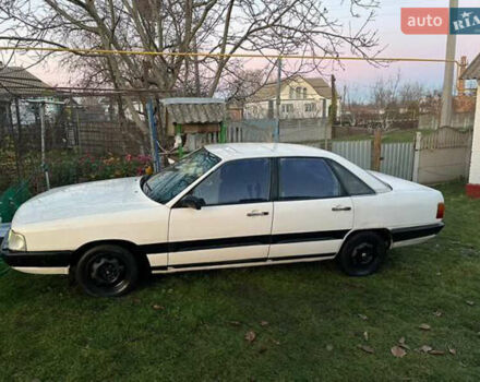 Белый Ауди 100, объемом двигателя 1.8 л и пробегом 300 тыс. км за 779 $, фото 2 на Automoto.ua