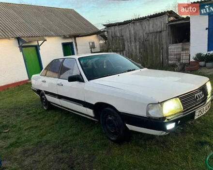 Белый Ауди 100, объемом двигателя 1.8 л и пробегом 300 тыс. км за 779 $, фото 6 на Automoto.ua