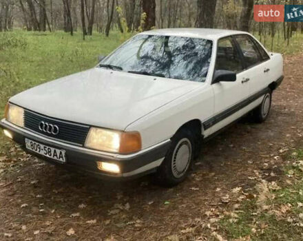 Белый Ауди 100, объемом двигателя 1.8 л и пробегом 200 тыс. км за 1850 $, фото 4 на Automoto.ua