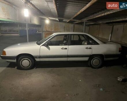 Белый Ауди 100, объемом двигателя 1.8 л и пробегом 300 тыс. км за 2000 $, фото 1 на Automoto.ua