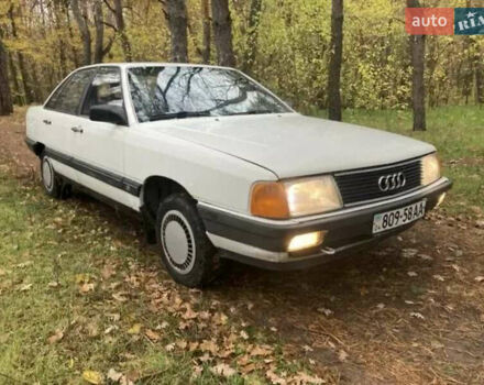 Белый Ауди 100, объемом двигателя 1.8 л и пробегом 200 тыс. км за 1850 $, фото 1 на Automoto.ua