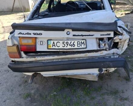 Белый Ауди 100, объемом двигателя 1.78 л и пробегом 150 тыс. км за 600 $, фото 1 на Automoto.ua