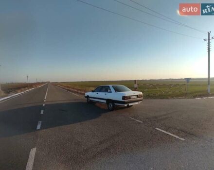Белый Ауди 100, объемом двигателя 1.8 л и пробегом 350 тыс. км за 1150 $, фото 1 на Automoto.ua