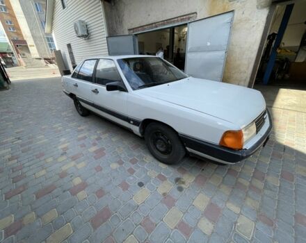 Белый Ауди 100, объемом двигателя 2 л и пробегом 256 тыс. км за 1100 $, фото 2 на Automoto.ua