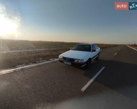 Белый Ауди 100, объемом двигателя 1.8 л и пробегом 350 тыс. км за 1150 $, фото 2 на Automoto.ua