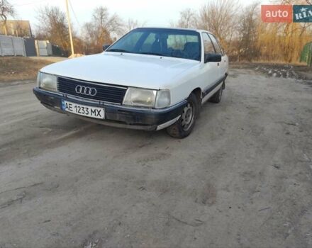 Белый Ауди 100, объемом двигателя 1.8 л и пробегом 350 тыс. км за 1150 $, фото 4 на Automoto.ua