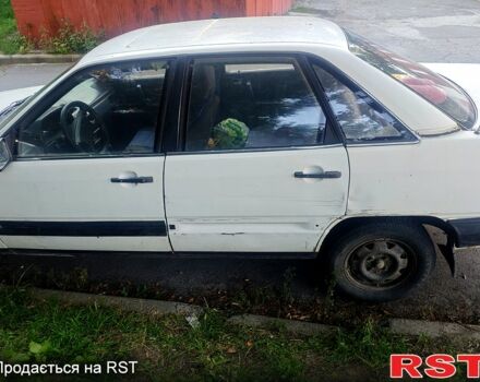 Білий Ауді 100, об'ємом двигуна 1.8 л та пробігом 200 тис. км за 600 $, фото 2 на Automoto.ua