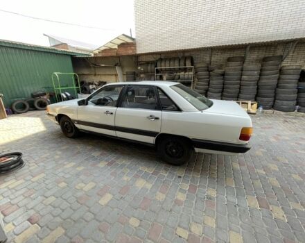 Белый Ауди 100, объемом двигателя 2 л и пробегом 256 тыс. км за 1100 $, фото 1 на Automoto.ua