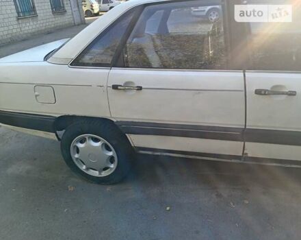 Белый Ауди 100, объемом двигателя 1.8 л и пробегом 300 тыс. км за 850 $, фото 4 на Automoto.ua