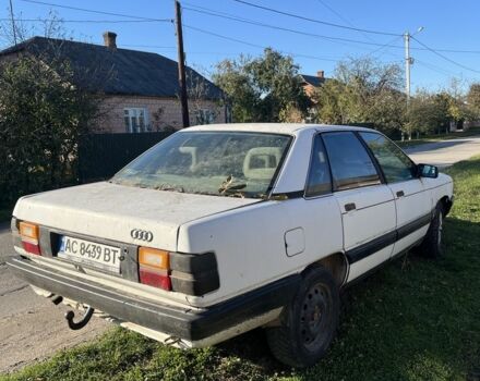 Белый Ауди 100, объемом двигателя 2.3 л и пробегом 300 тыс. км за 470 $, фото 4 на Automoto.ua