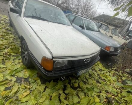 Белый Ауди 100, объемом двигателя 1.8 л и пробегом 350 тыс. км за 1200 $, фото 1 на Automoto.ua