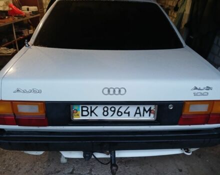Белый Ауди 100, объемом двигателя 2 л и пробегом 300 тыс. км за 1000 $, фото 5 на Automoto.ua