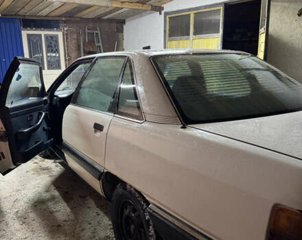 Белый Ауди 100, объемом двигателя 1.8 л и пробегом 246 тыс. км за 1300 $, фото 9 на Automoto.ua