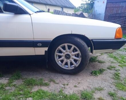 Білий Ауді 100, об'ємом двигуна 1.8 л та пробігом 345 тис. км за 1350 $, фото 5 на Automoto.ua
