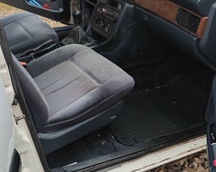 Белый Ауди 100, объемом двигателя 1.8 л и пробегом 315 тыс. км за 800 $, фото 11 на Automoto.ua