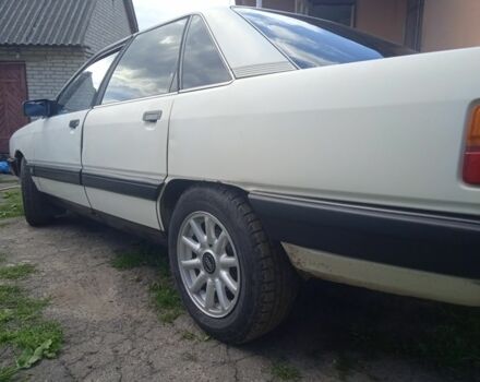 Білий Ауді 100, об'ємом двигуна 1.8 л та пробігом 345 тис. км за 1350 $, фото 4 на Automoto.ua