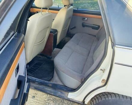 Белый Ауди 100, объемом двигателя 2 л и пробегом 341 тыс. км за 1300 $, фото 2 на Automoto.ua