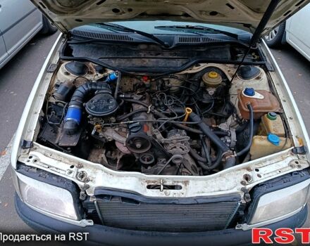 Білий Ауді 100, об'ємом двигуна 2 л та пробігом 363 тис. км за 2400 $, фото 1 на Automoto.ua