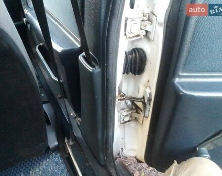 Белый Ауди 100, объемом двигателя 1.8 л и пробегом 375 тыс. км за 2200 $, фото 8 на Automoto.ua