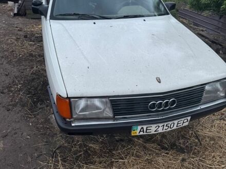 Ауди 100 1983 в Новомосковске на Automoto.ua Белый Ауди 100, объемом двигателя 2 л и пробегом 400 тыс. км за 700 $, фото 1 на Automoto.ua
