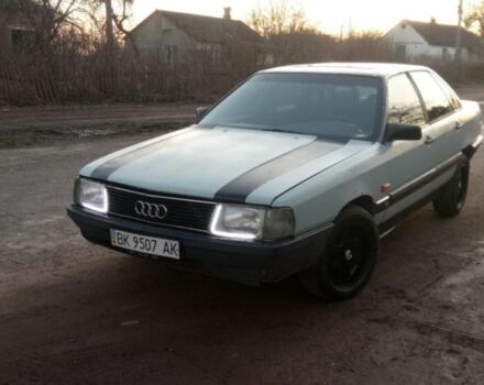 Белый Ауди 100, объемом двигателя 1.8 л и пробегом 300 тыс. км за 650 $, фото 1 на Automoto.ua