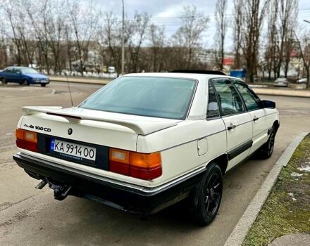 Белый Ауди 100, объемом двигателя 2.1 л и пробегом 300 тыс. км за 700 $, фото 1 на Automoto.ua