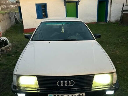 Белый Ауди 100, объемом двигателя 1.8 л и пробегом 300 тыс. км за 779 $, фото 1 на Automoto.ua