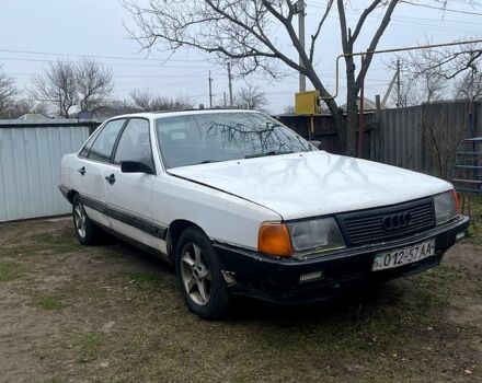 Белый Ауди 100, объемом двигателя 2.1 л и пробегом 300 тыс. км за 700 $, фото 1 на Automoto.ua