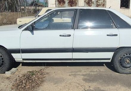 Белый Ауди 100, объемом двигателя 1.8 л и пробегом 400 тыс. км за 2000 $, фото 1 на Automoto.ua