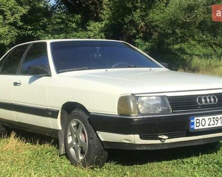 Белый Ауди 100, объемом двигателя 2.2 л и пробегом 217 тыс. км за 2250 $, фото 1 на Automoto.ua