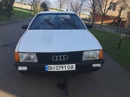 Белый Ауди 100, объемом двигателя 2.3 л и пробегом 200 тыс. км за 900 $, фото 1 на Automoto.ua