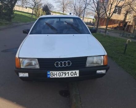 Белый Ауди 100, объемом двигателя 2.3 л и пробегом 200 тыс. км за 900 $, фото 1 на Automoto.ua