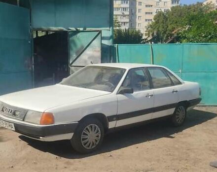 Белый Ауди 100, объемом двигателя 1.8 л и пробегом 467 тыс. км за 1350 $, фото 1 на Automoto.ua