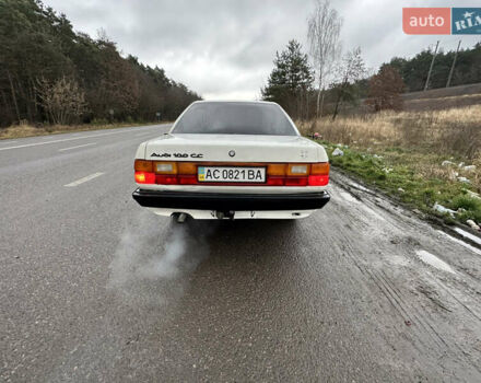 Белый Ауди 100, объемом двигателя 2.2 л и пробегом 400 тыс. км за 1650 $, фото 1 на Automoto.ua