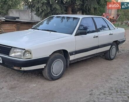 Белый Ауди 100, объемом двигателя 1.8 л и пробегом 320 тыс. км за 1250 $, фото 1 на Automoto.ua