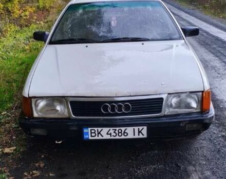Белый Ауди 100, объемом двигателя 1.8 л и пробегом 450 тыс. км за 1800 $, фото 1 на Automoto.ua